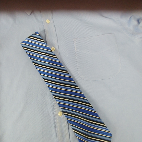 Pierre Cardin tie. - Picture 2 of 4